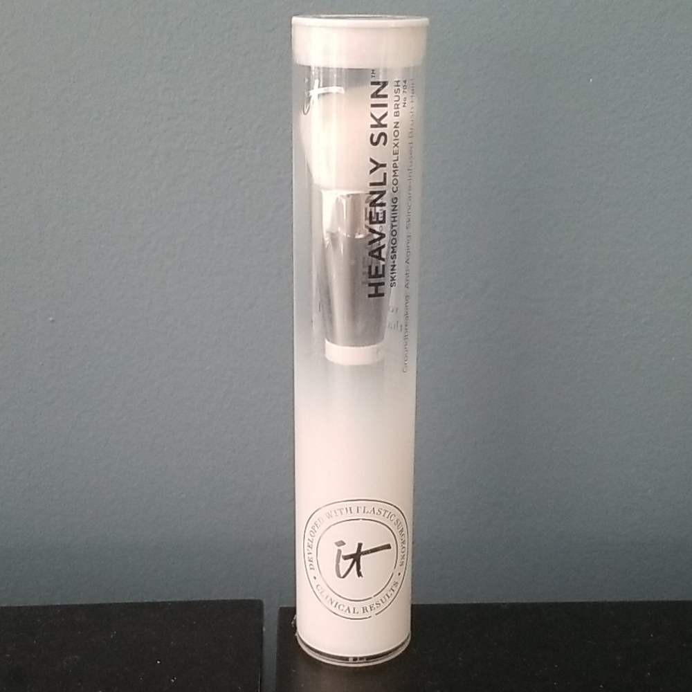 Makeup Brush - Picture 2 of 3